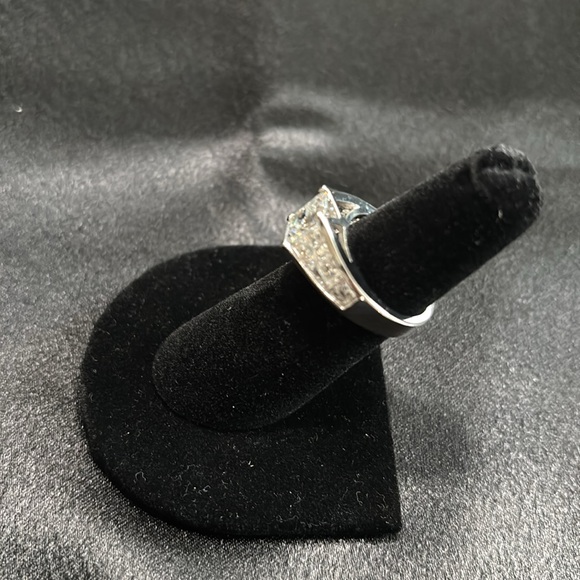 Elegant QVC Platinum Clad Diamonique Ring - Picture 3 of 4